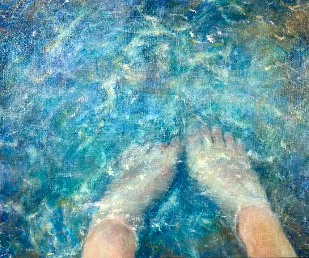 プールにひたした足